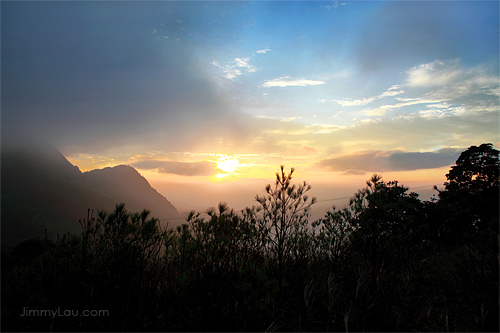 陰那山雲彩