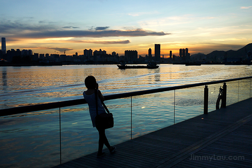 觀塘海濱花園 (Kwun Tong Promenade)