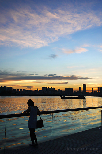 觀塘海濱花園 (Kwun Tong Promenade)